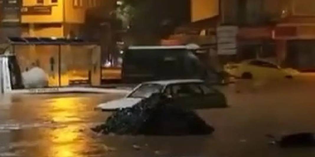 Türkiye adeta sele teslim oldu: Bölgelerden son durum ve ilk kareler 7